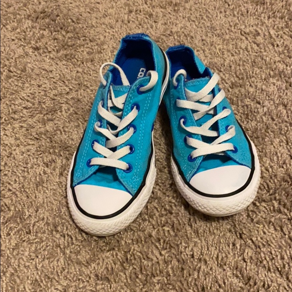 Girls sneakers